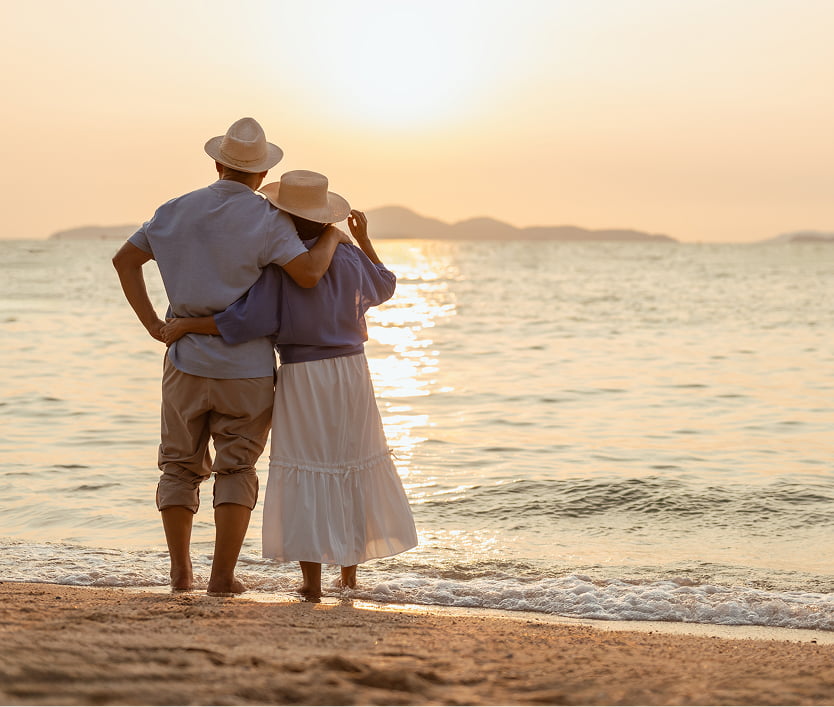 beach-couple-hugging